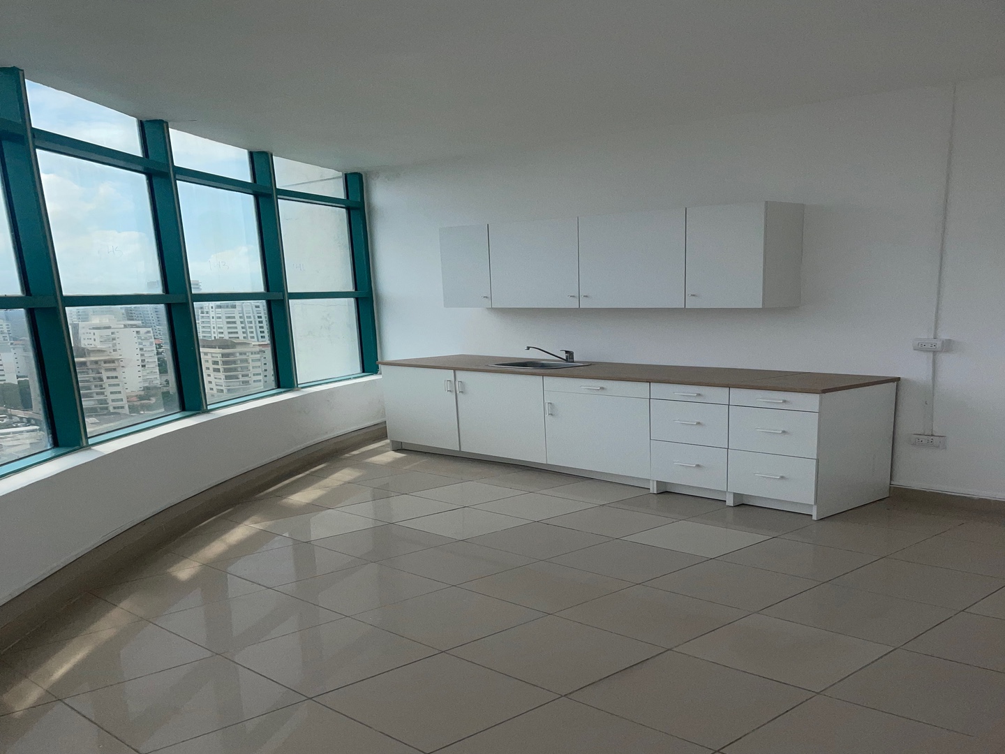 oficinas y locales comerciales - Local Comercial en Alquiler en Piantini
 3