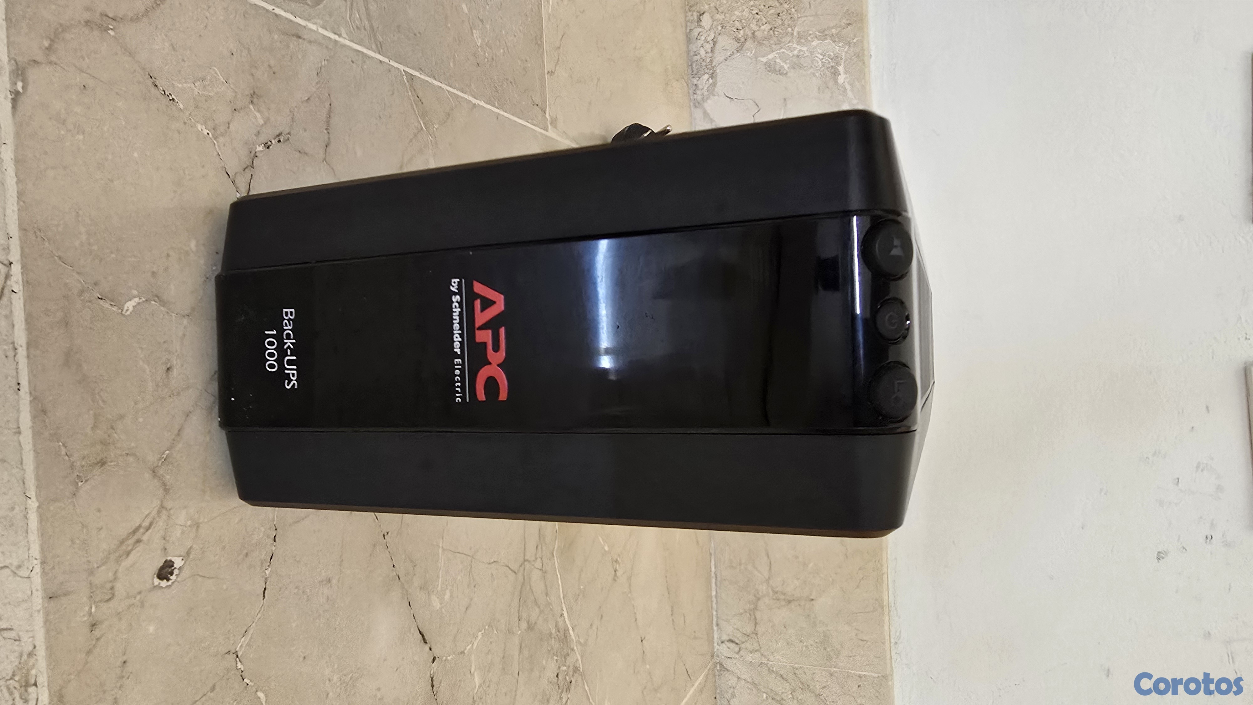 accesorios para electronica - UPS para computadora, marca APC Back-UPS de 1000VA 6