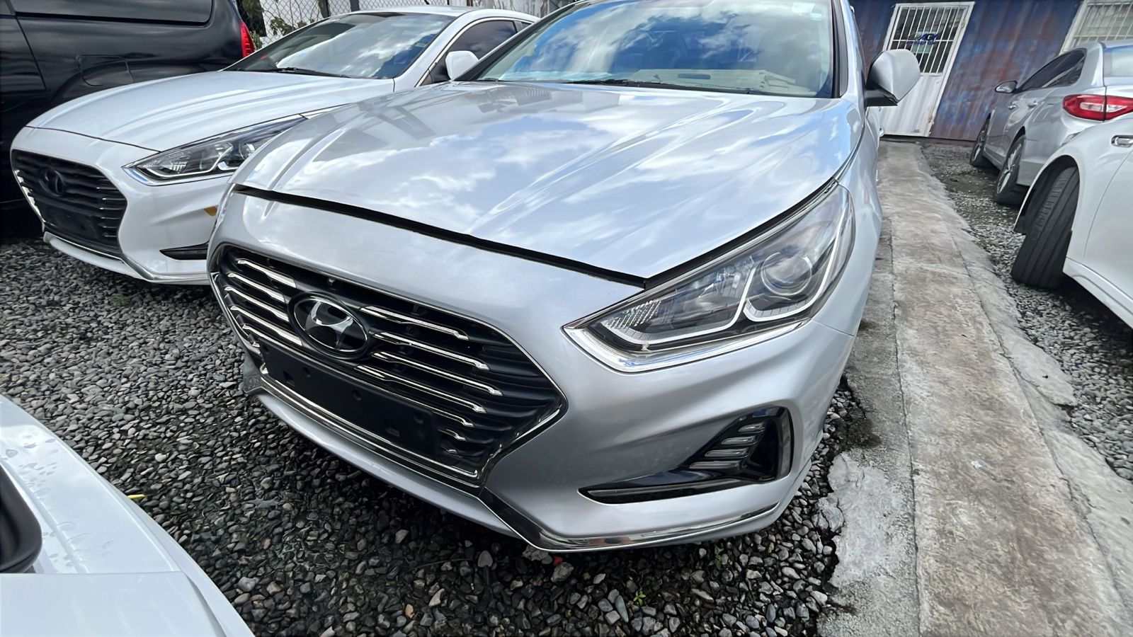 carros - HYUNDAI NEW RISES GRIS AÑO 2028 DESDE: RD$710,000. 0