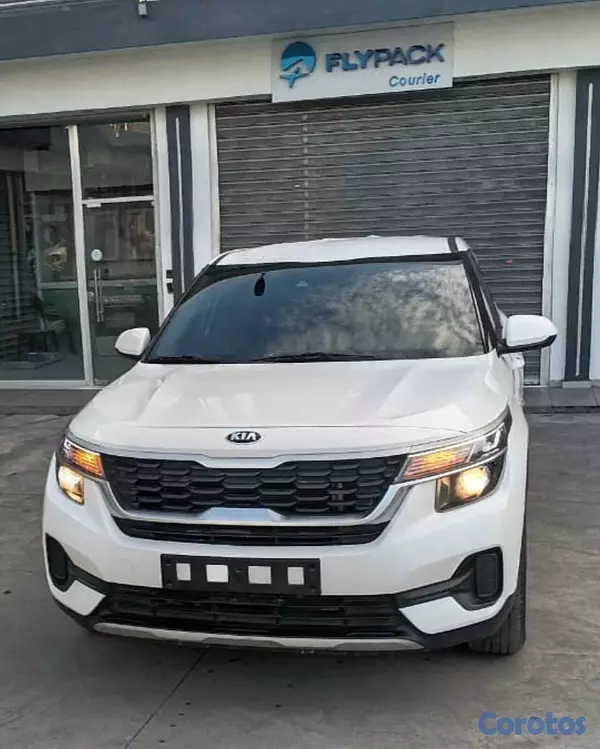 jeepetas y camionetas - KIA SELTOS 2022 BLANCO DIESEL 3