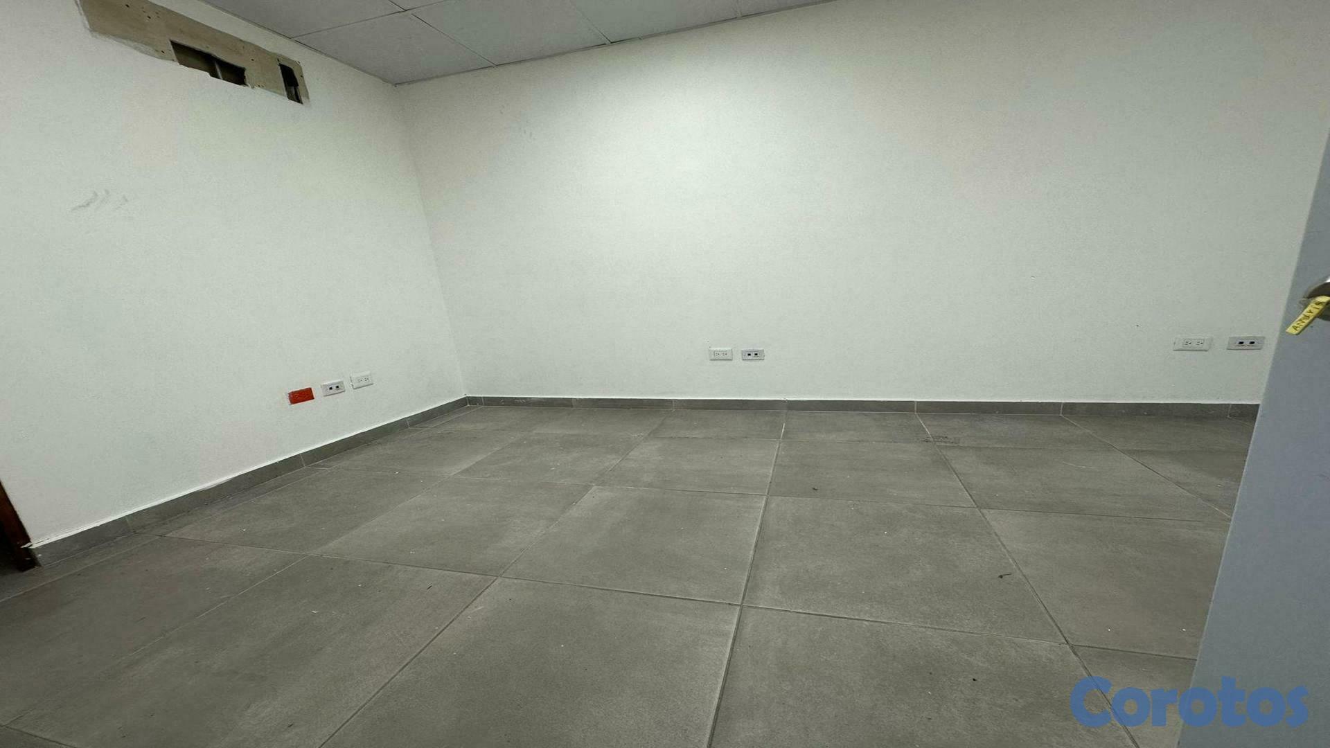 oficinas y locales comerciales - En los Restauradores amplio local para oficinas 9