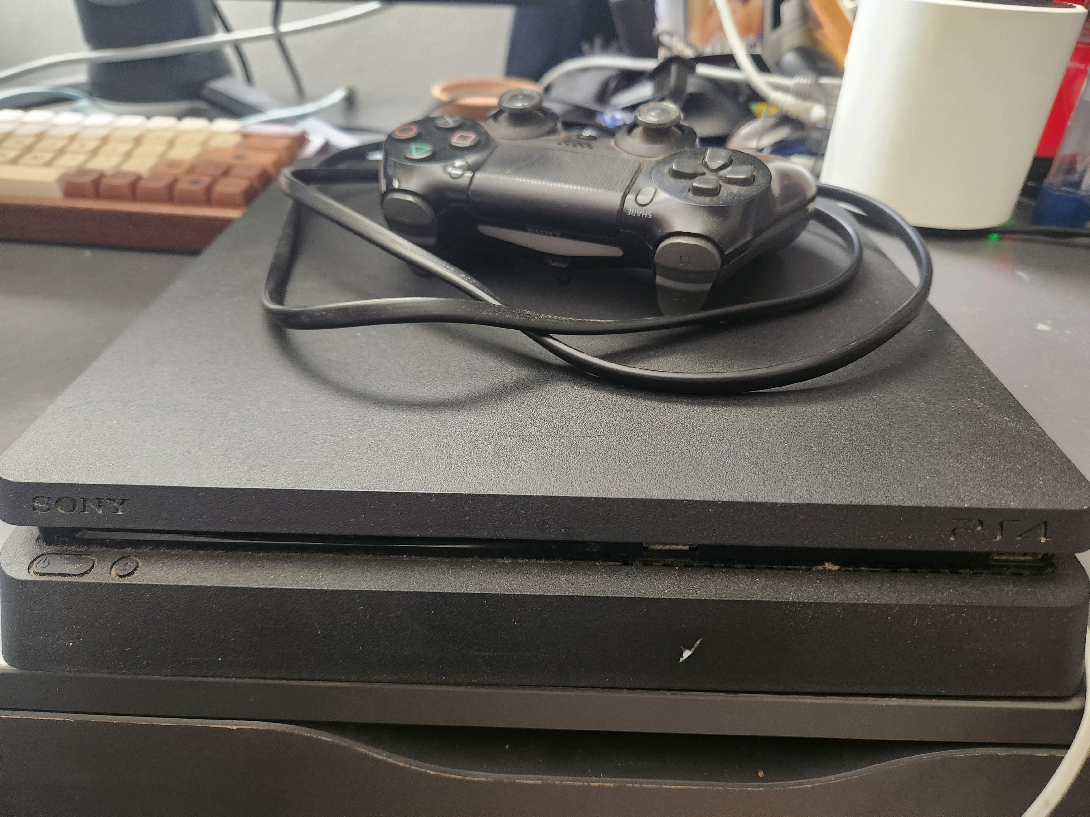consolas y videojuegos - Ps4 slim con control y 7 juegos 1