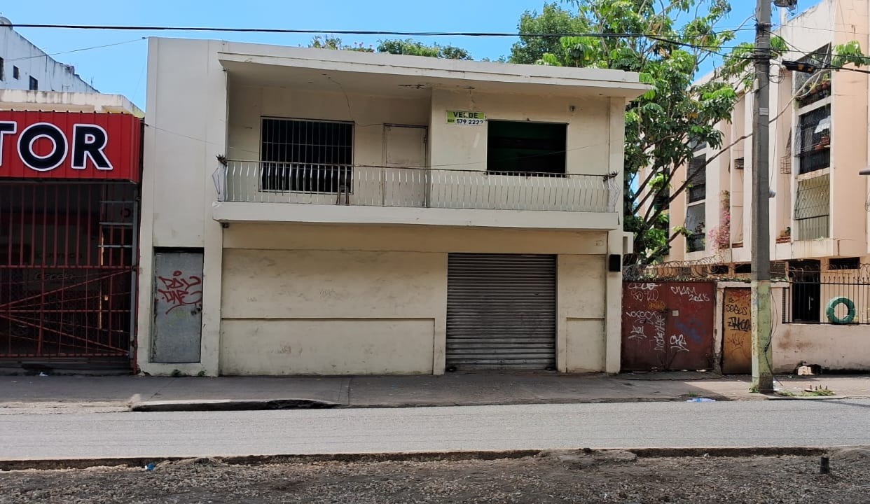oficinas y locales comerciales -  **AV. 27 de FEBRERO ** EN VENTA  SOLAR/ LOCAL COM 2