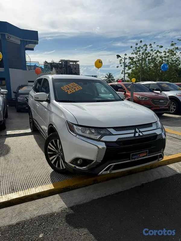 jeepetas y camionetas - Mitsubishi Outlander SE 2020 1