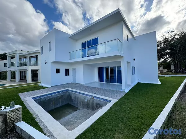 casas -  Casa de 2 Niveles en Venta – Residencial  2