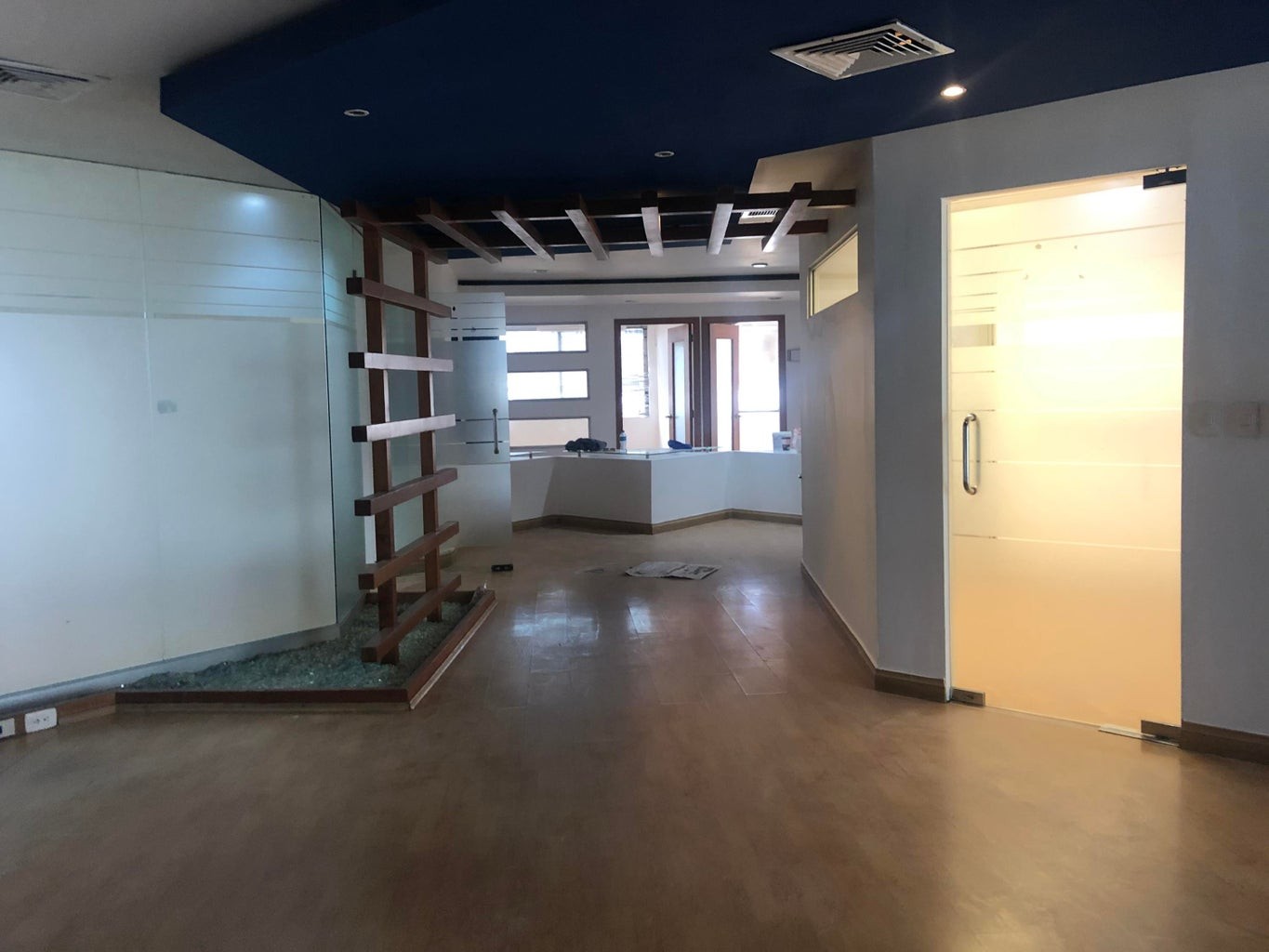 oficinas y locales comerciales - Excelente Local Comercial en Alquiler en Naco 1