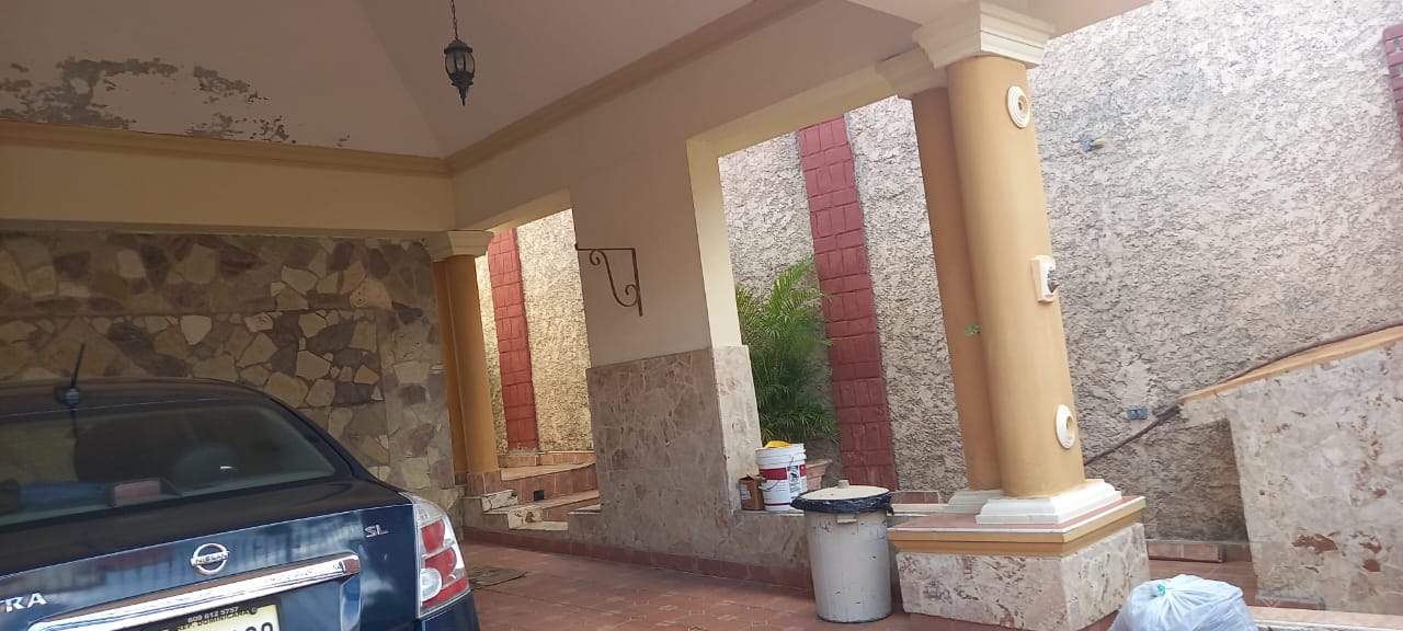 casas - Amplia Vivienda ubicada en Urb. Thomen  7