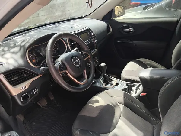jeepetas y camionetas - JEEP LATITUD 4X4 2014 3