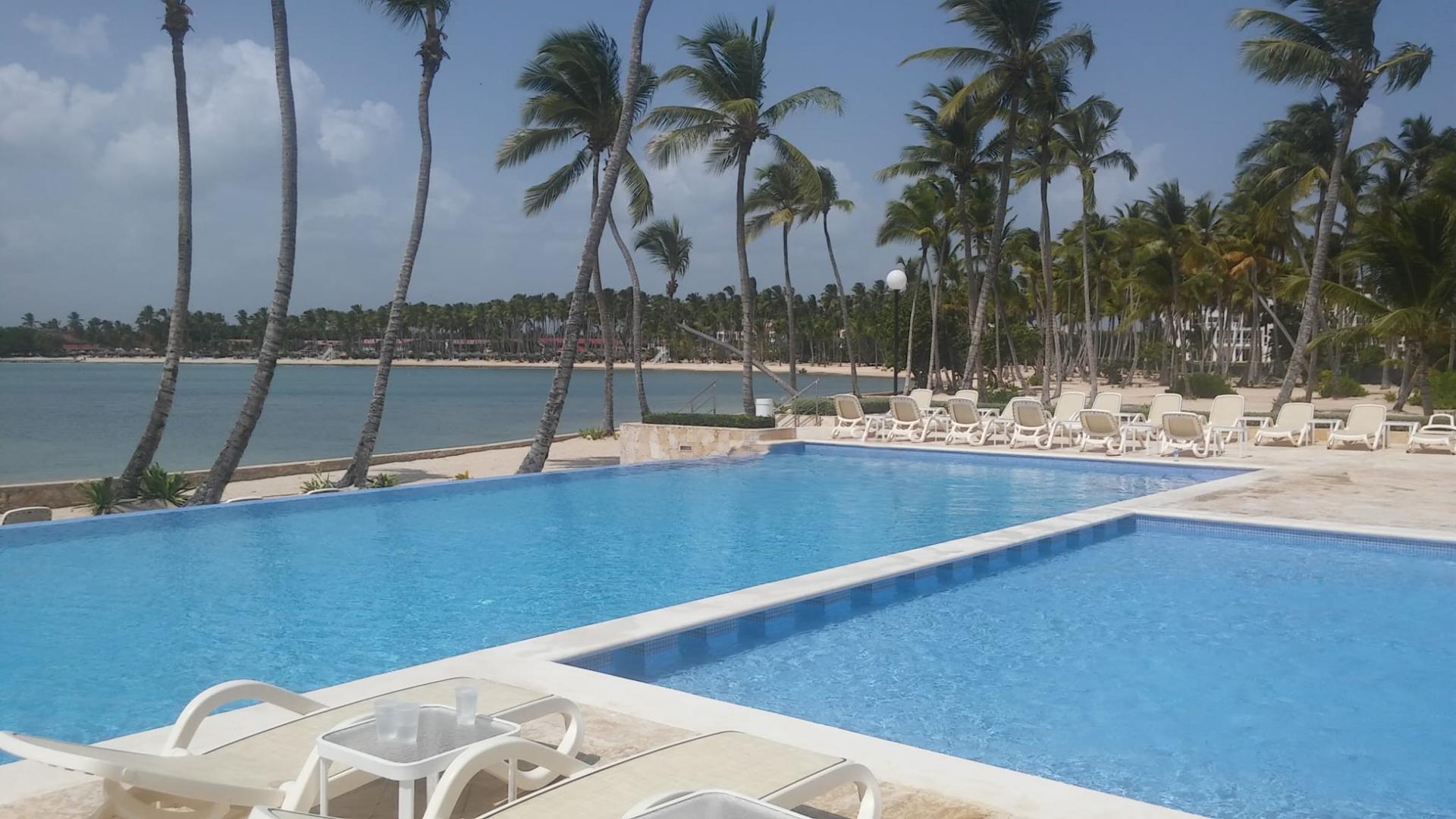 casas vacacionales y villas - VILLA EN VENTA DE 960m2 EN PLAYA NUEVA ROMANA 4