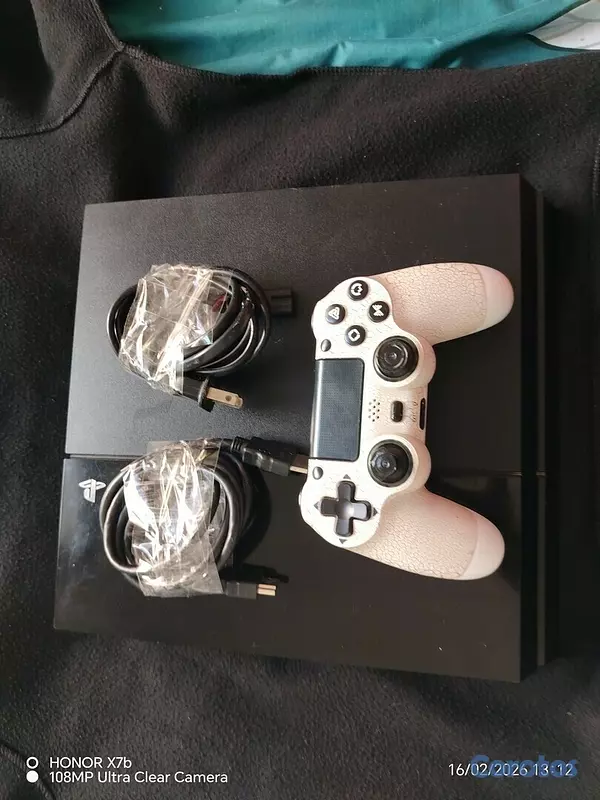 consolas y videojuegos - Pley 4 fat con hdmi disco de gta 5 incluido con su cable de poder precio 6500 2