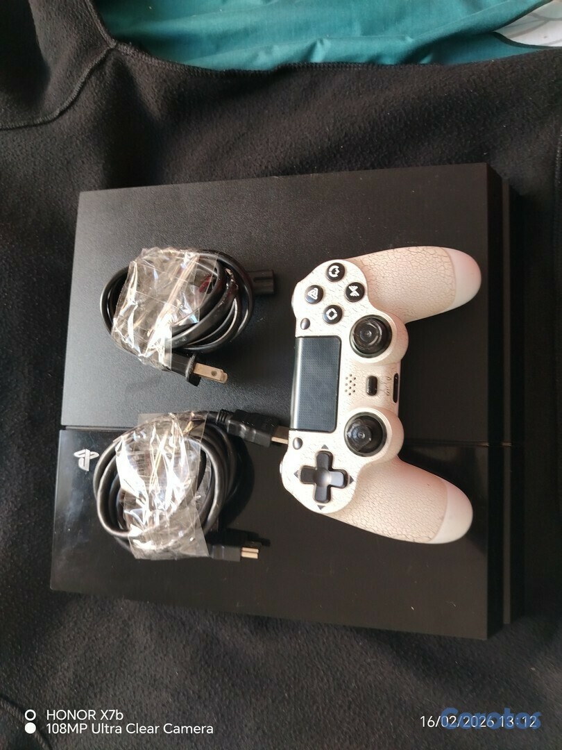 consolas y videojuegos - Pley 4 fat con hdmi disco de gta 5 incluido con su cable de poder precio 6500 2