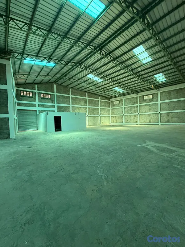 oficinas y locales comerciales - Alquilo Nave Industrial Av. Republica de Colombia 2