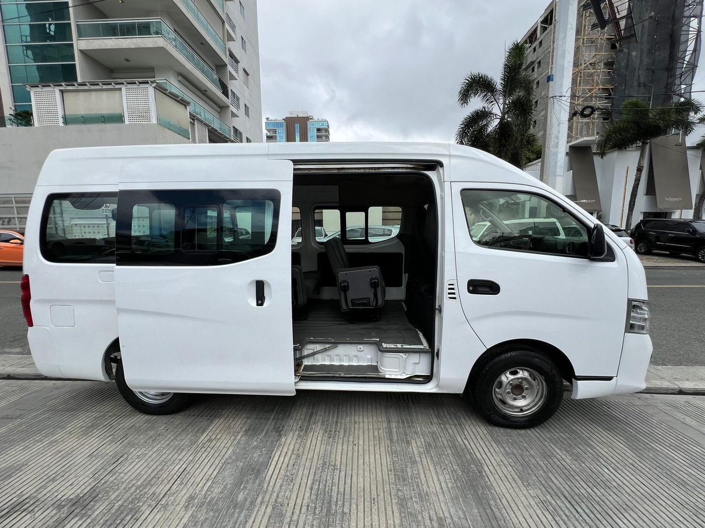 jeepetas y camionetas - Nissan NV350 URVAN 2019 5