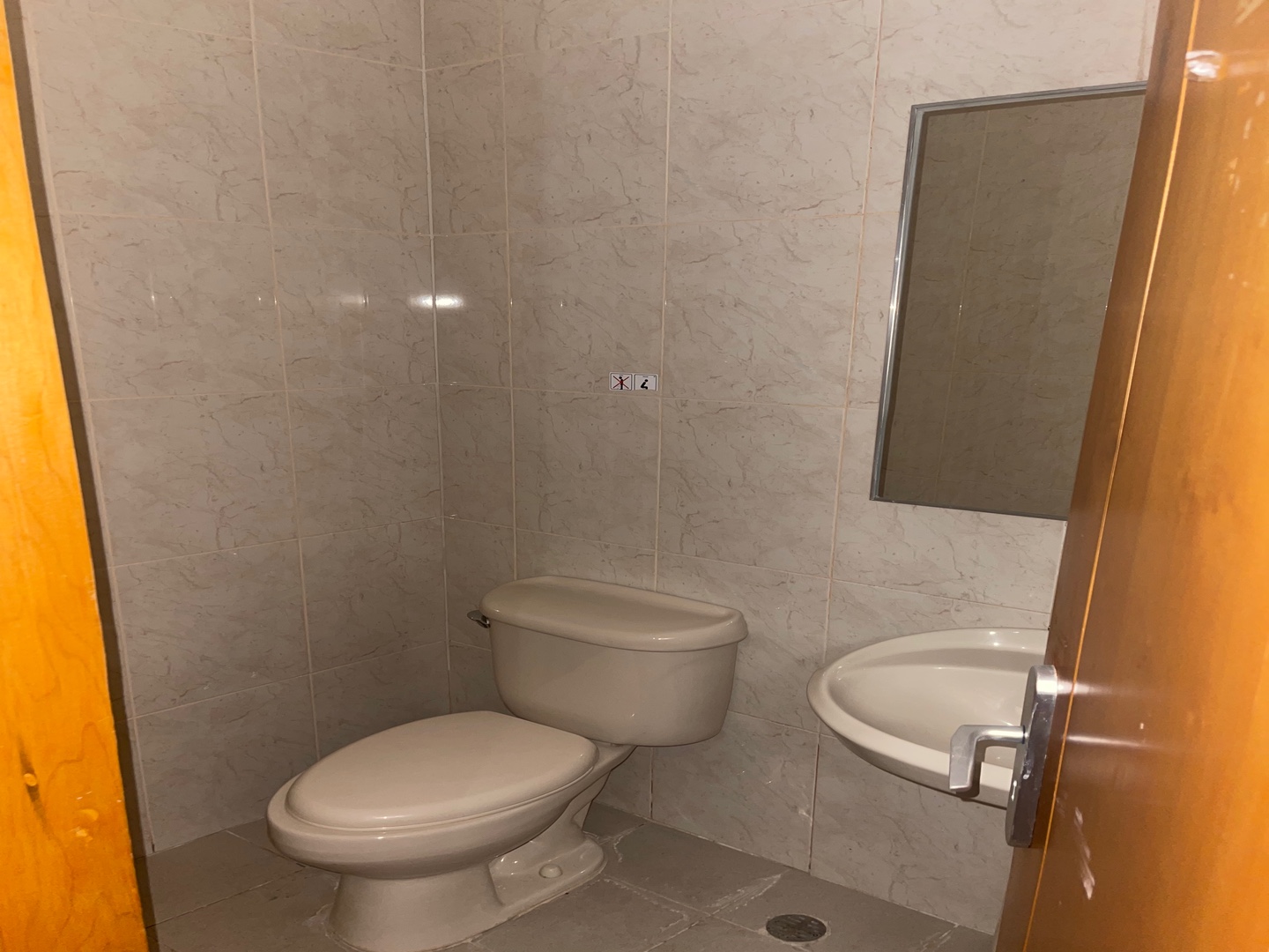 oficinas y locales comerciales - Local Comercial en Alquiler en Piantini
 4