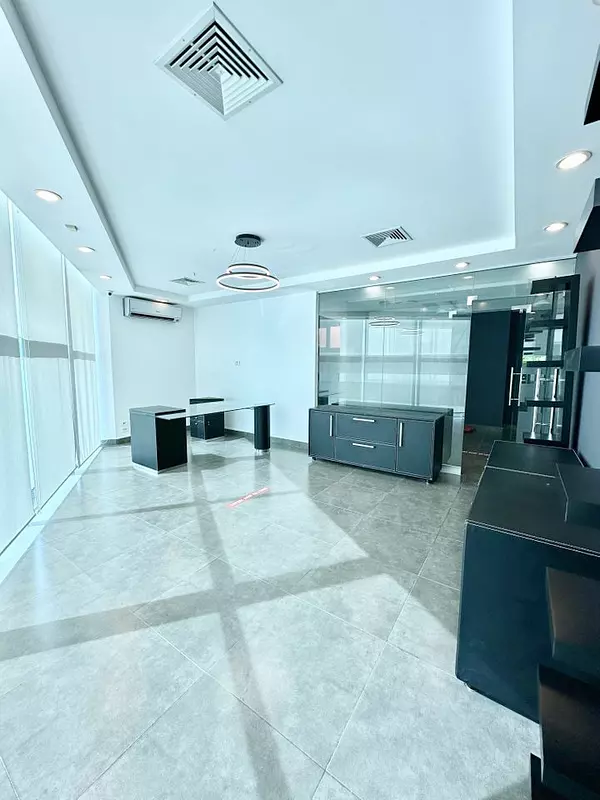 oficinas y locales comerciales - Local corporativo céntrico  10