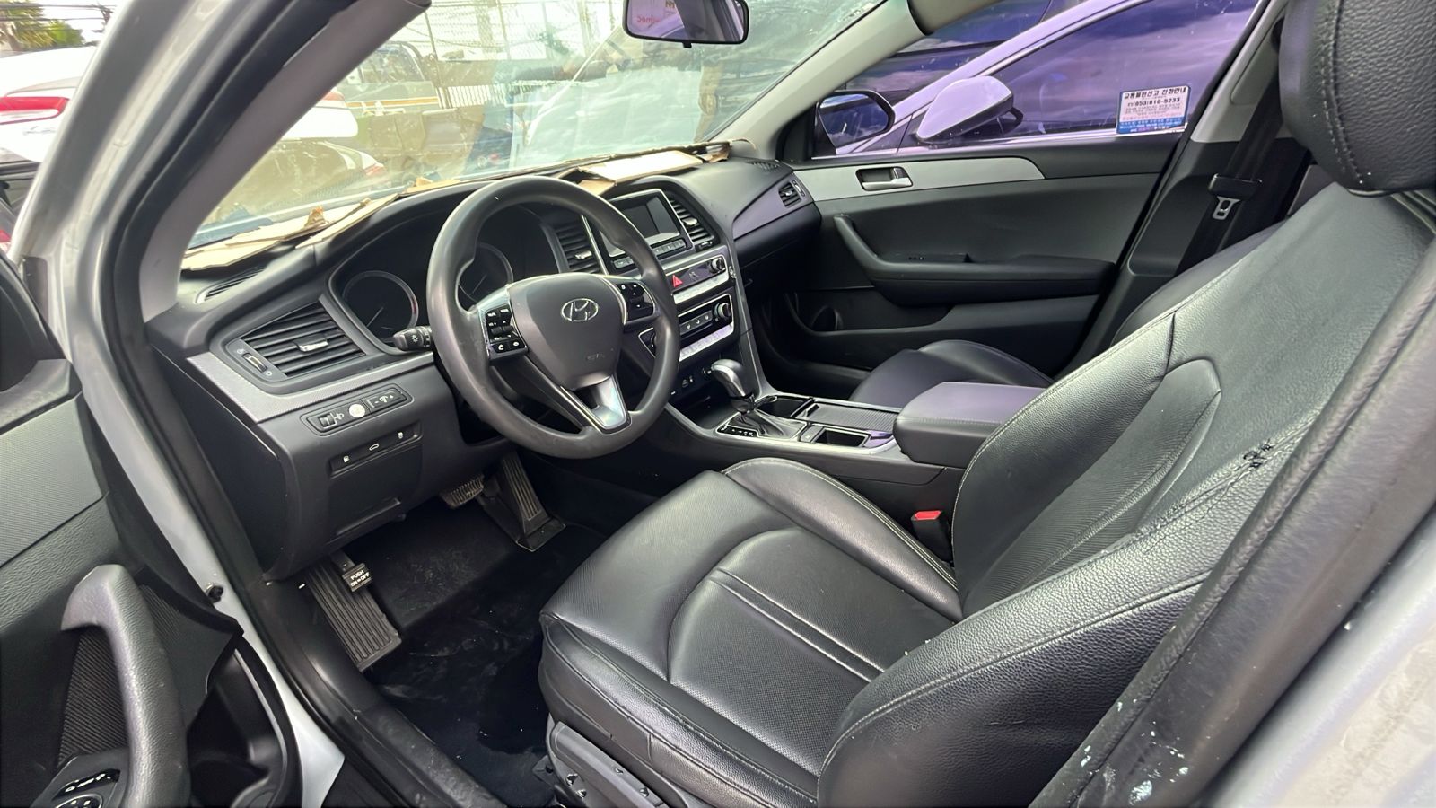carros - HYUNDAI NEW RISES GRIS AÑO 2028 DESDE: RD$710,000. 1