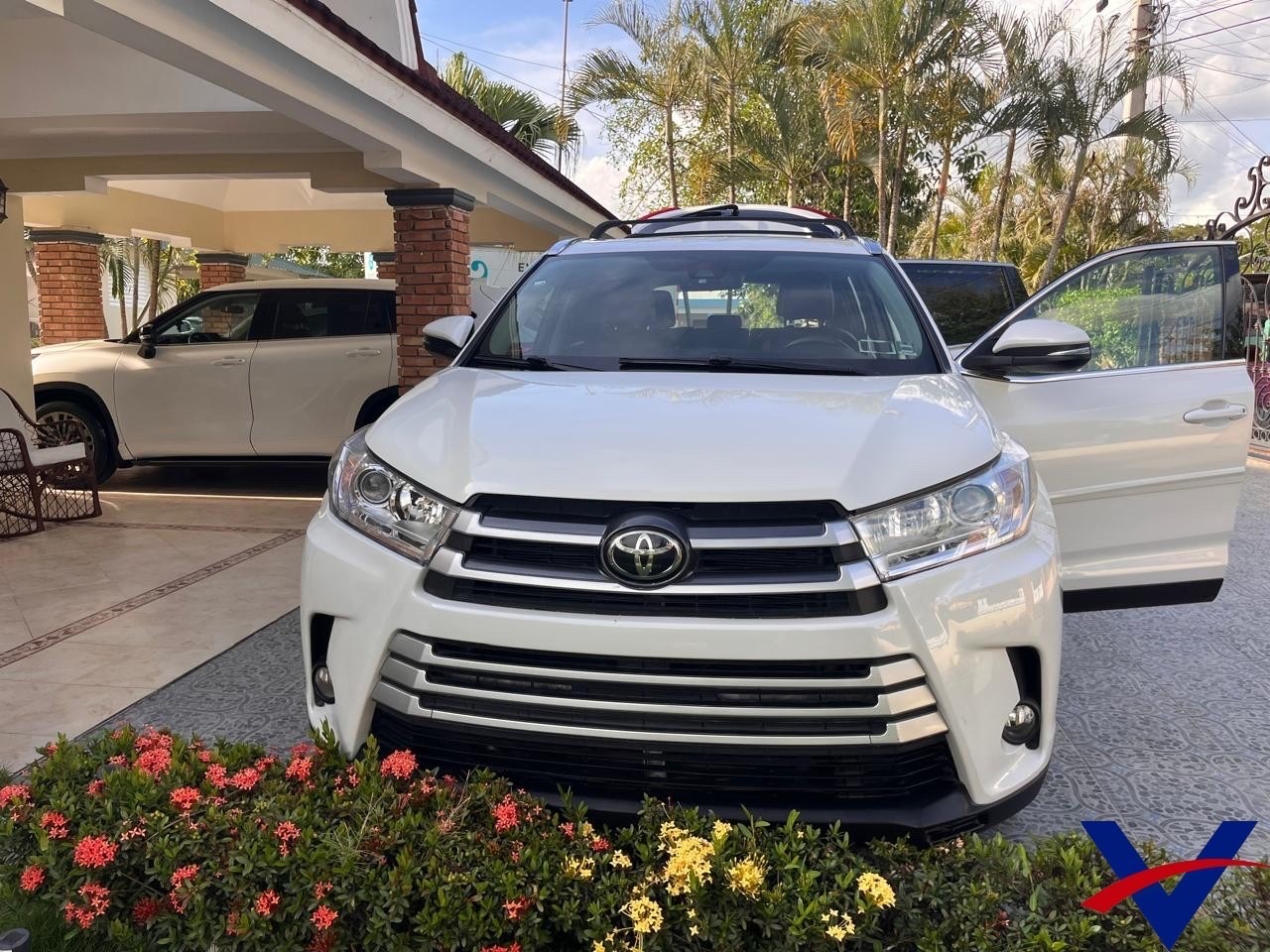 jeepetas y camionetas - TOYOTA HIGHLANDER 2019 1