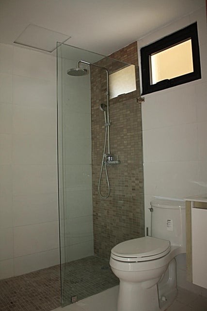apartamentos - Apartamento en alquiler #24-1613 Piantini, amplio, 3 hab. 3.5 baños, 4 parqueos. 7