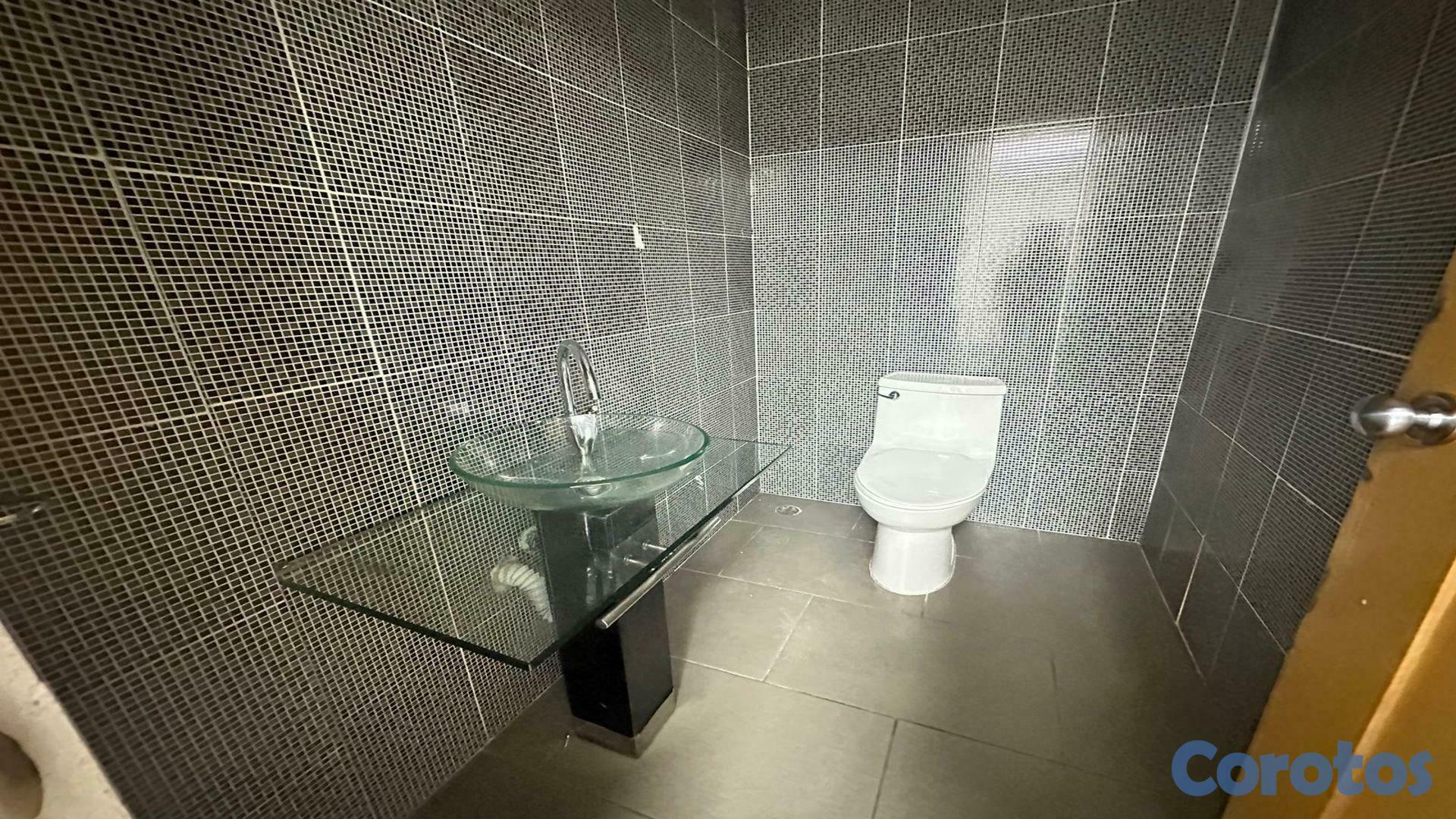 oficinas y locales comerciales - En los Restauradores amplio local para oficinas 10