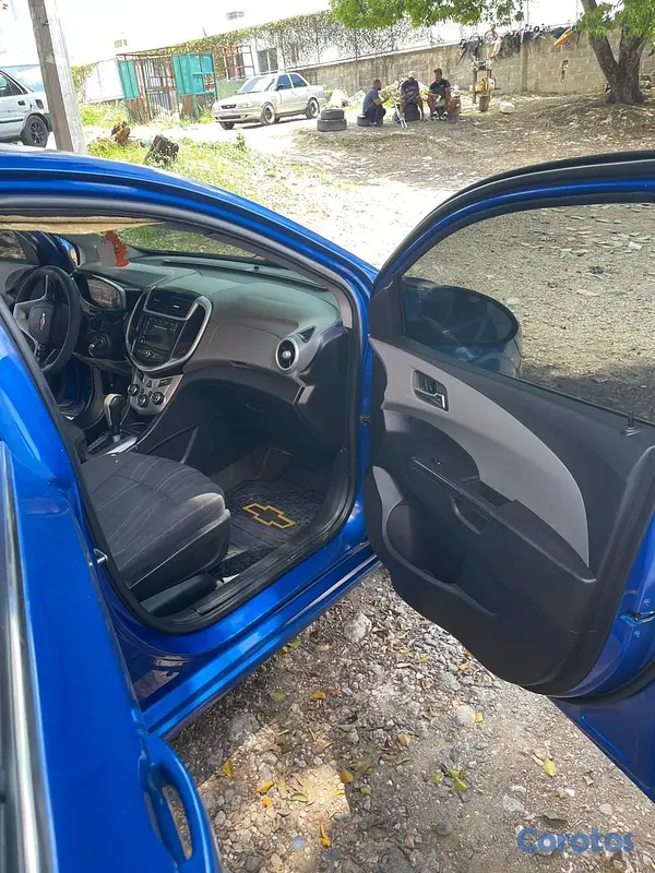 carros - Carro Chevrolet Sonic 2018 8