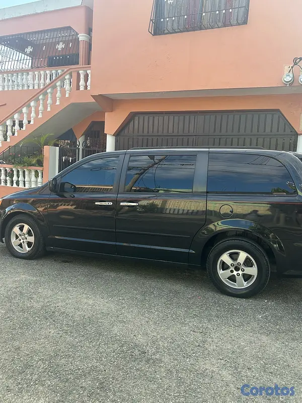 otros vehiculos - vendo Dodge Caravan 2012 2