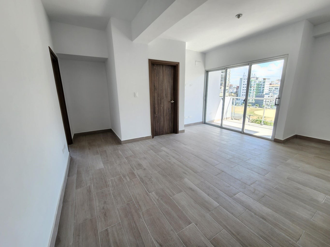 apartamentos - Apartamento Amueblado de 95 mts2 en Alquiler Evaristo Morales Dos Habitaciones.
