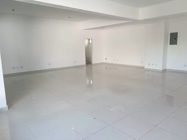 oficinas y locales comerciales - Local céntrico en Piantini 2