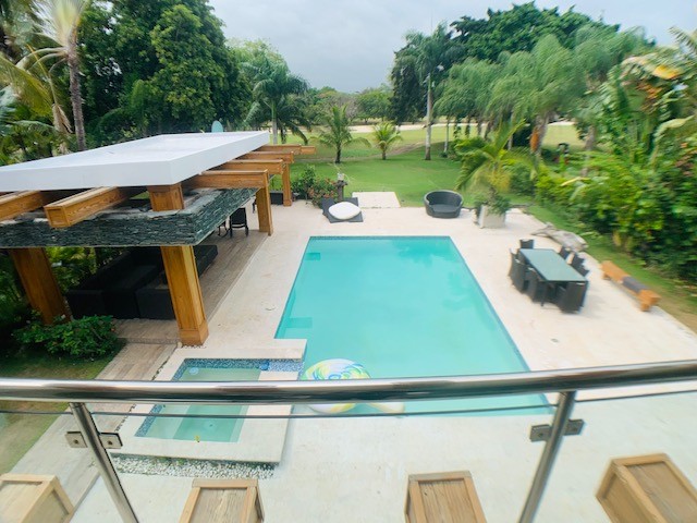 Hermosa Villa Nueva Vista al Campo de Golf piscina 4hab MODERNA Juandolio