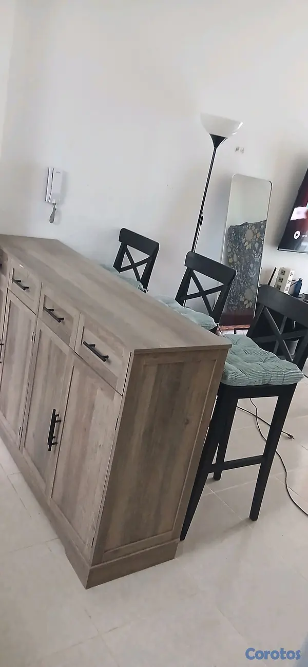 muebles y colchones - Credenza de 4 puertas y 4 gavetas 
3 sillas desayunandor de ikea  5