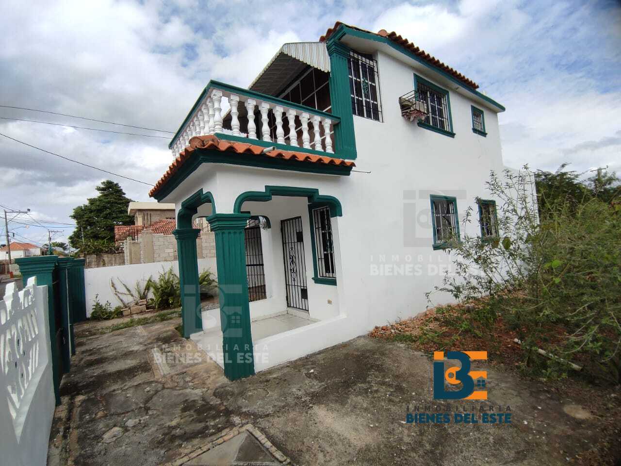 casas - CASA de 2 Niveles  Con Mucho Patio 3