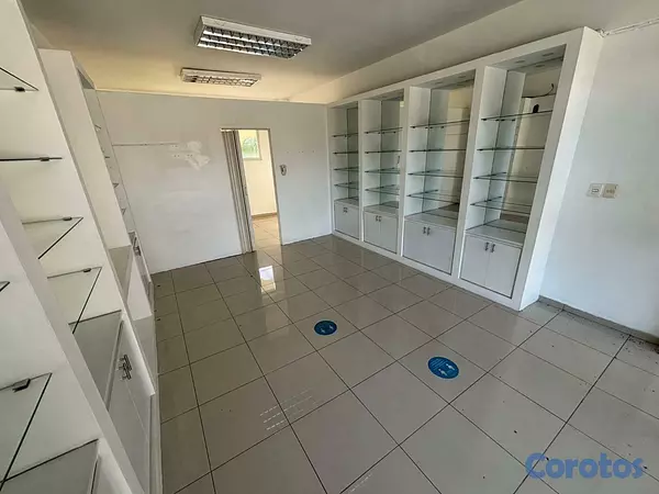 oficinas y locales comerciales - Local en alquiler en Plaza Comercial en Av Rep de Colombia 3