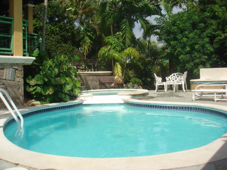 casa 2 niveles con piscina en Arroyo Hondo ll
 