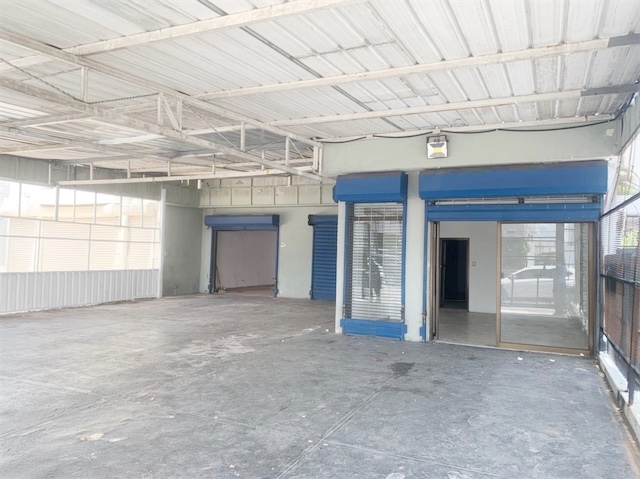oficinas y locales comerciales - Local céntrico y comercial bella vista  8