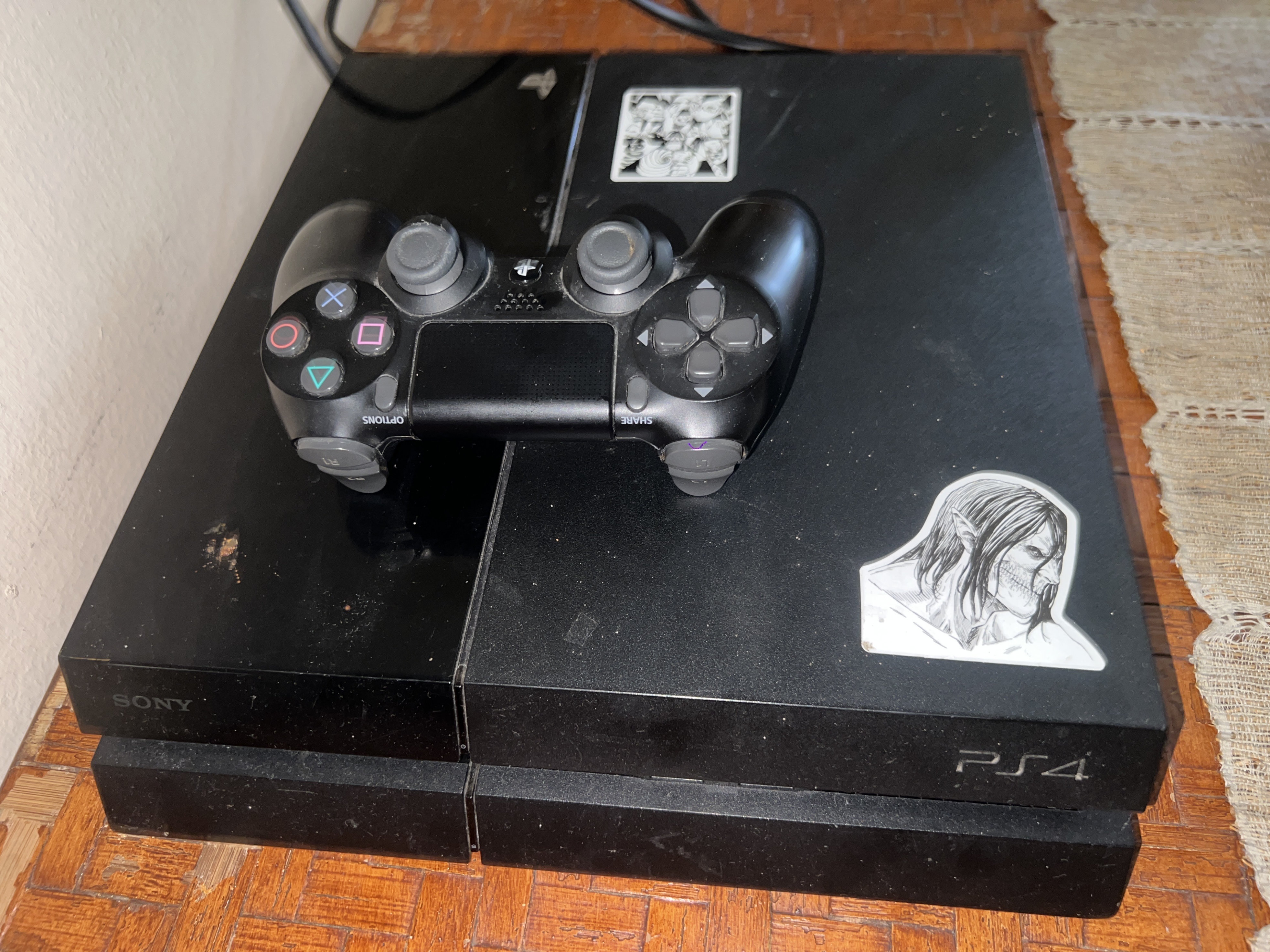 consolas y videojuegos - PS4/Playstation 4 con control, 5,000 pesos negociable 1