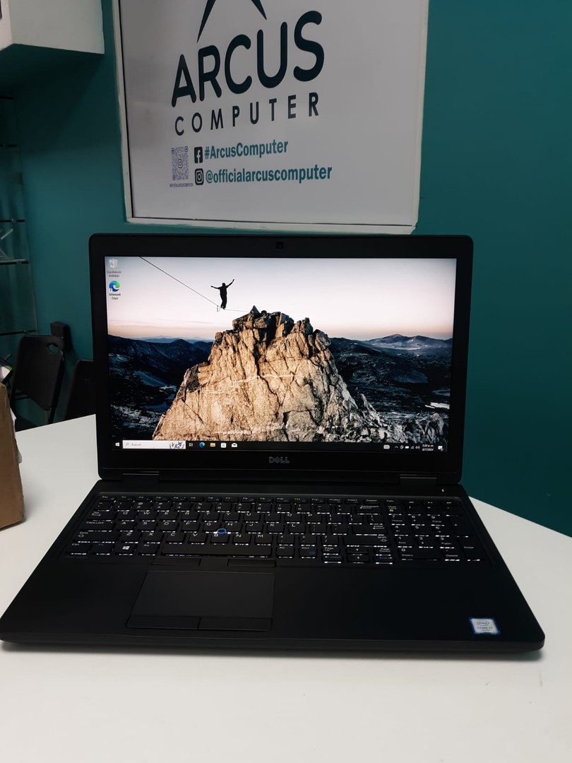 computadoras y laptops - Laptop, Dell Precision 3520 (vid2x 6th Gen, Intel Core i7 / 8GB DDR4 / 256GB SSD
