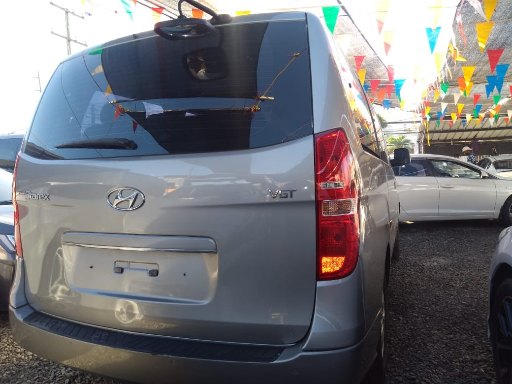 jeepetas y camionetas - HYUNDAI GRAND STAREX 2018 GRIS 7