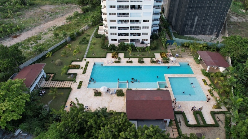 apartamentos - Venta de apartamento con jacuzzi Juan Dolio 2da línea de playa  2