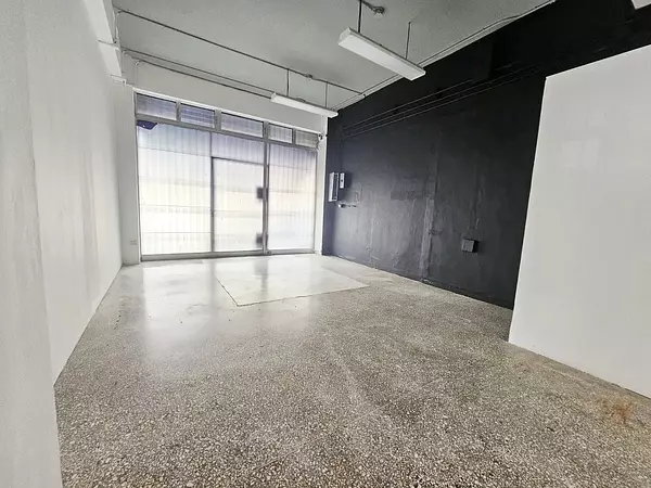 oficinas y locales comerciales - Local en la Esperilla 3