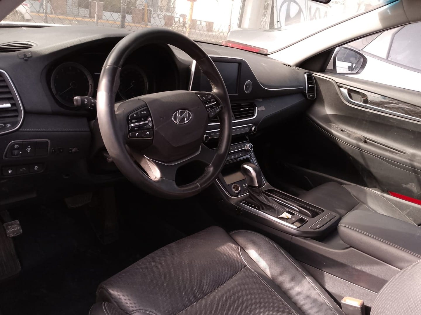 jeepetas y camionetas - HYUNDAI GRANDEUR 2018 BLANCO DESDE: RD$895,100.00  5