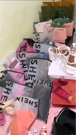 ropa para mujer - Ropa Shein 40 piezas incluye carteras , sandalias y ropa . Por 15 mil pesos  0