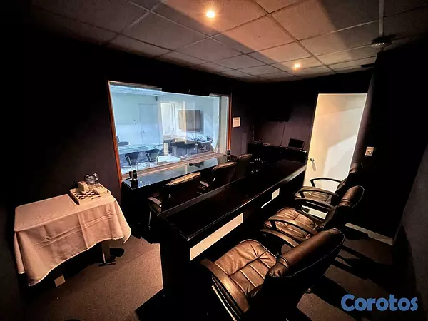 oficinas y locales comerciales - Oportunidad, Local en la Rómulo 2do nivel, 127mts 7