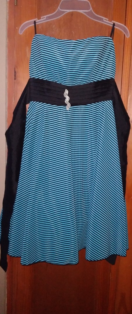 ropa para mujer - Vestido Strapless
Azul aqua con rayas negras
Size Medium 