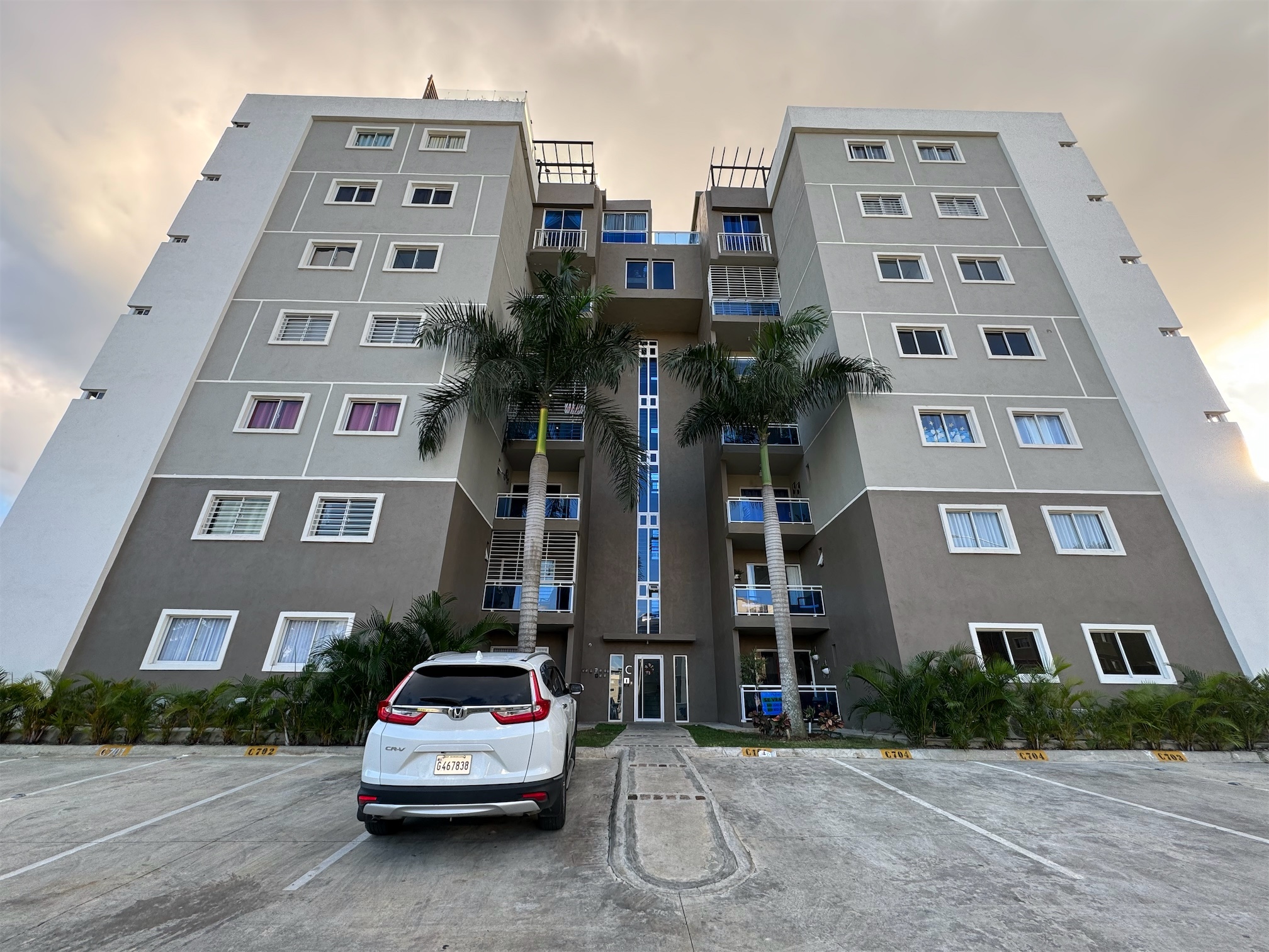 apartamentos - Vendo en residencial mediterráneo un ap y un PH  4