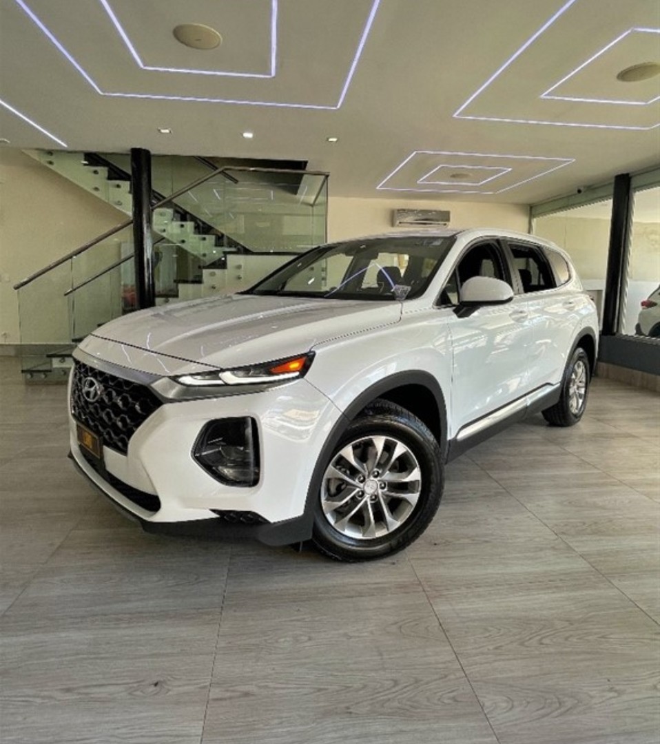 jeepetas y camionetas - Hyundai Santa fe SE 2019 impecable 