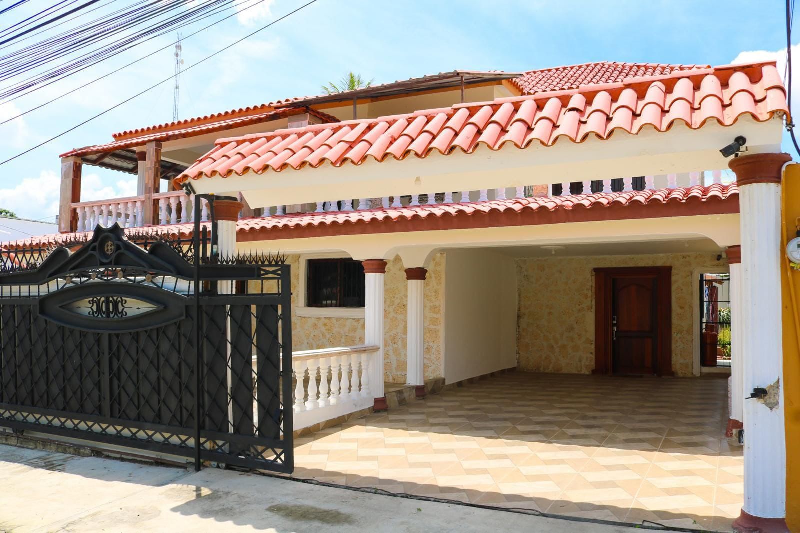 casas - Casa de Venta en Ave. Hispanoamericana  9