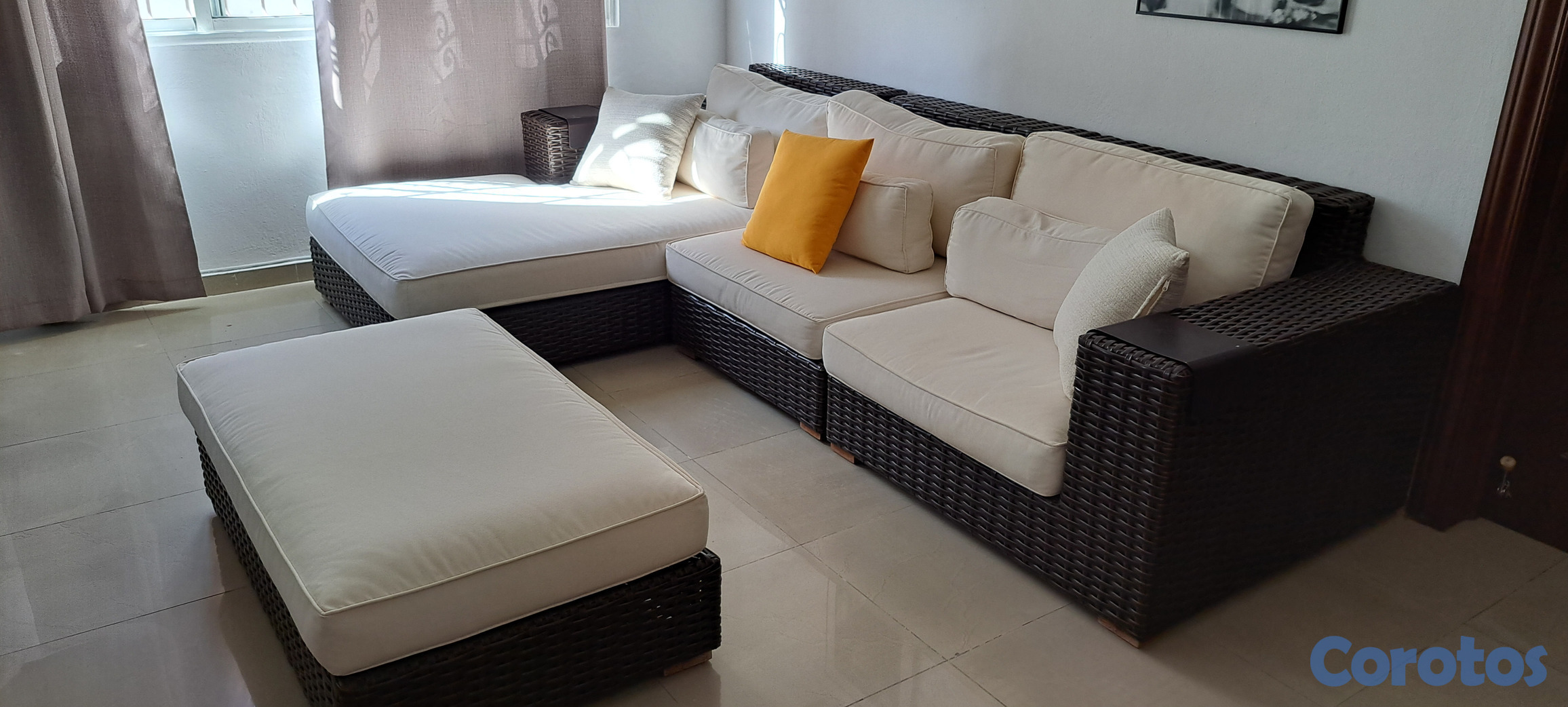 muebles y colchones - Sofá Modular en Ratán con Mesa/Ottoman.  2