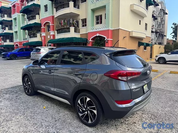 jeepetas y camionetas - Hyunda tucson 4*2 año 2017 7