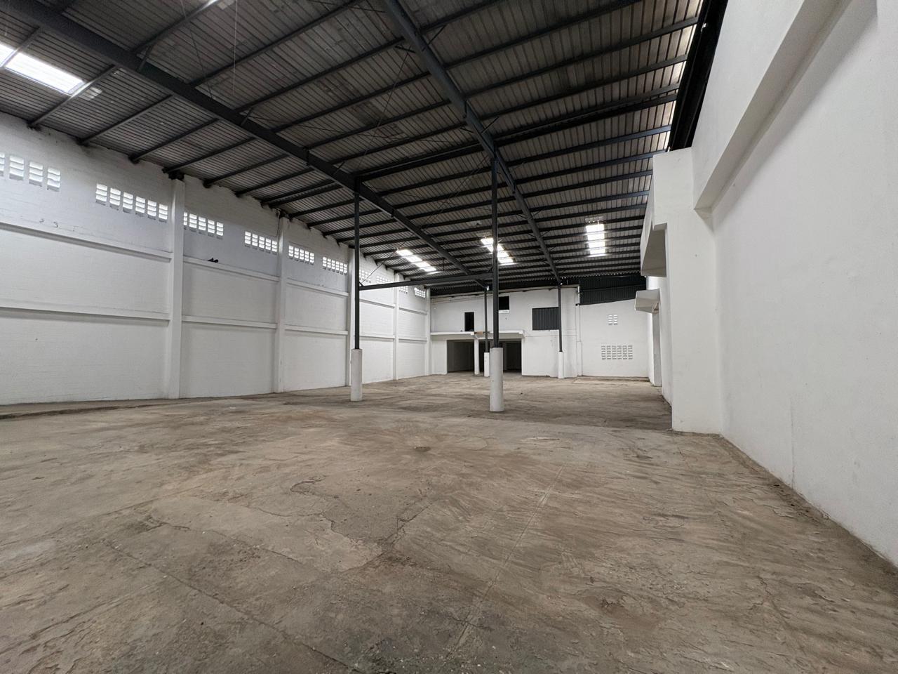 oficinas y locales comerciales - Alquiler de Nave en Las Américas/ Santo Domingo 