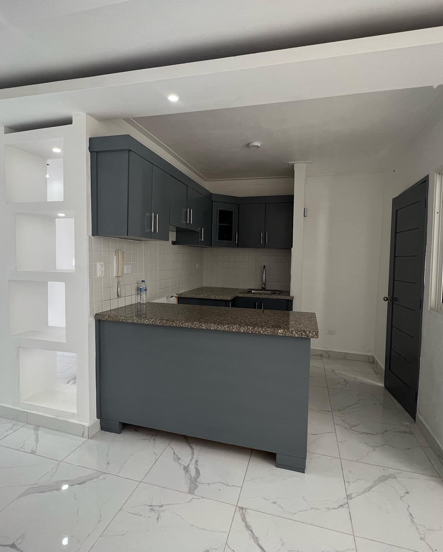 apartamentos - Vendo en residencial palma real primer nivel 1