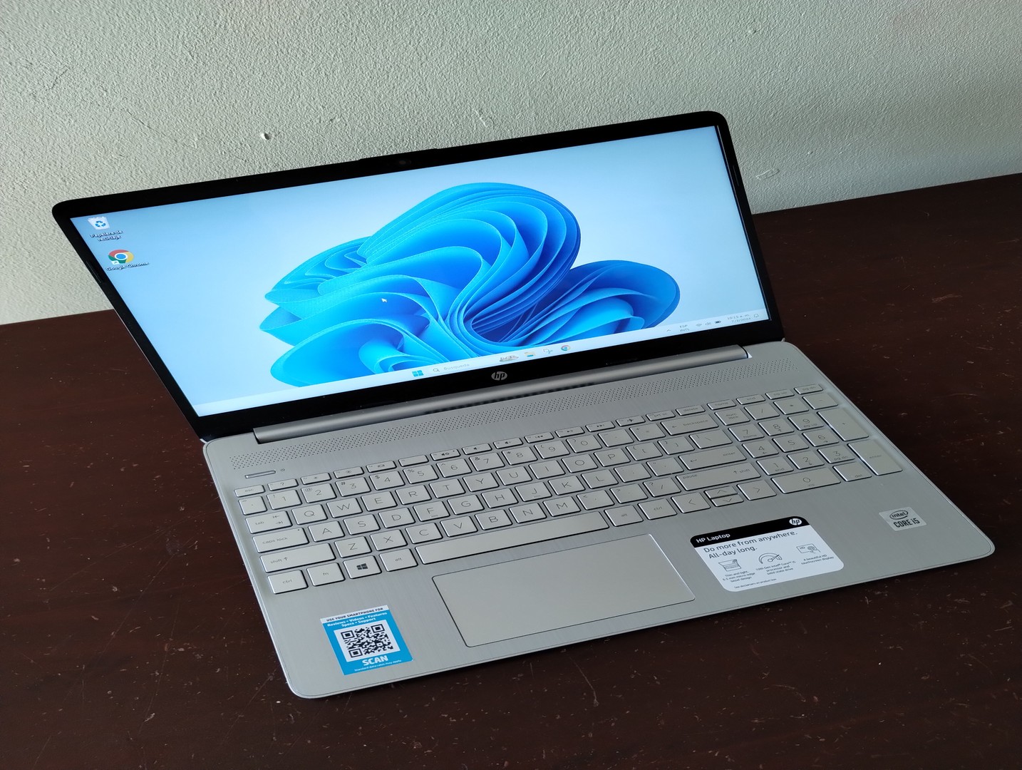 computadoras y laptops - Laptop HP 15 Touch Core i5-10th Gen 256GB SSD 16GB RAM Windows 11 Intel 0